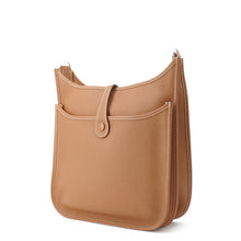 将图像加载到图库查看器中，HERMES Evelyne3 Gold Taurillon Clemence Size PM
