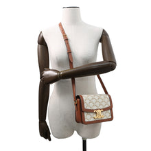 将图像加载到图库查看器中，CELINE Teen Triomphe Shoulder Bag White188882BZ4.01BC PVC Calf Leather
