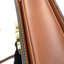 将图像加载到图库查看器中，CELINE Teen Triomphe Shoulder Bag White188882BZ4.01BC PVC Calf Leather
