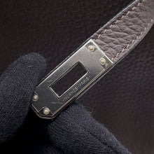 Load image into Gallery viewer, HERMES Kelly Retourne Chocolat Togo Leather Size 25
