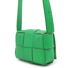 将图像加载到图库查看器中，Bottega Veneta Candy Cassette Shoulder Parakeet666688 Lambskin
