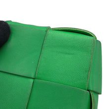 将图像加载到图库查看器中，Bottega Veneta Candy Cassette Shoulder Parakeet666688 Lambskin
