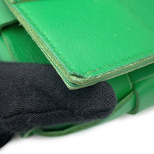 将图像加载到图库查看器中，Bottega Veneta ★Candy Cassette Shoulder Parakeet666688 Lambskin
