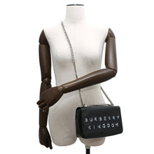 将图像加载到图库查看器中，BURBERRY ChainShoulder Bag Black Patent Leather
