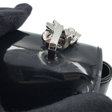 将图像加载到图库查看器中，BURBERRY ChainShoulder Bag Black Patent Leather
