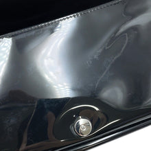 将图像加载到图库查看器中，BURBERRY ChainShoulder Bag Black Patent Leather
