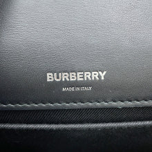 将图像加载到图库查看器中，BURBERRY ChainShoulder Bag Black Patent Leather
