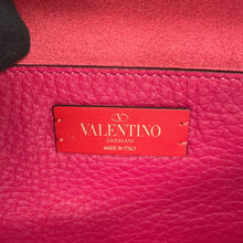 将图像加载到图库查看器中，Valentino Garavani ★Rock Studded Shoulder Bag Pink Leather
