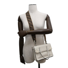将图像加载到图库查看器中，FENDI Flip White8BT306 Leather Size Small
