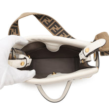 将图像加载到图库查看器中，FENDI Flip White8BT306 Leather Size Small
