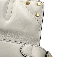 将图像加载到图库查看器中，FENDI Flip White8BT306 Leather Size Small
