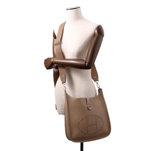 将图像加载到图库查看器中，HERMES Evelyne3 Etoupe Taurillon Clemence Size PM
