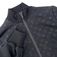 将图像加载到图库查看器中，LOUIS VUITTON Embossed Monogram Zip-Up Jacket Size 36 Black1A9EPZ Nylon72% Polyurethane28%
