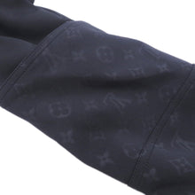 将图像加载到图库查看器中，LOUIS VUITTON Embossed Monogram Zip-Up Jacket Size 36 Black1A9EPZ Nylon72% Polyurethane28%
