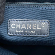 将图像加载到图库查看器中，CHANEL CC Logo 2WAY Shopping in Denim NavyA92240 Denim
