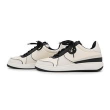 将图像加载到图库查看器中，CHANEL CC Logo Low Cut Sneakers White/BlackG45212 Leather suede Size 38
