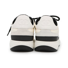 将图像加载到图库查看器中，CHANEL CC Logo Low Cut Sneakers White/BlackG45212 Leather suede Size 38
