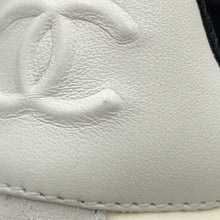 将图像加载到图库查看器中，CHANEL CC Logo Low Cut Sneakers White/BlackG45212 Leather suede Size 38
