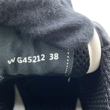 将图像加载到图库查看器中，CHANEL CC Logo Low Cut Sneakers White/BlackG45212 Leather suede Size 38
