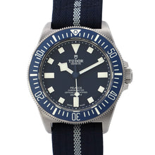 将图像加载到图库查看器中，TUDOR Pelagos FXD W42mm TI Fabric Navy Blue Dial25707B/24
