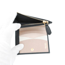 将图像加载到图库查看器中，PRADA Saffiano LeatherMulticolor Bifold Wallet Black/Pale pink1ML050 Leather

