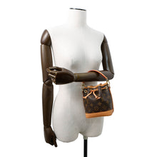 将图像加载到图库查看器中，LOUIS VUITTON Nano Noe BrownM81266 Monogram
