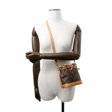 将图像加载到图库查看器中，LOUIS VUITTON Nano Noe BrownM81266 Monogram
