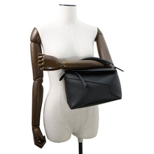 Load image into Gallery viewer, LOEWE Puzzle Edge Shoulder Bag BlackA510P60X41 Classic Calf LeatherLeather Size Small
