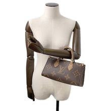 将图像加载到图库查看器中，LOUIS VUITTON Onthego EW Chain RedM14236 Monogram Reverse Canvas Monogram Giant
