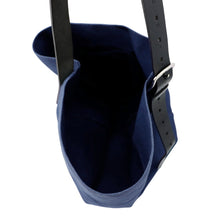 Load image into Gallery viewer, HERMES Etrivier Tote Bag Navy/Black Towargoelan Vache Hunter Leather
