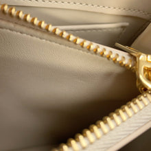 将图像加载到图库查看器中，CELINE 16 Sèze Shoulder Bag Beige188003 Calf Leather Size Small
