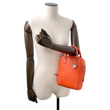 将图像加载到图库查看器中，LOEWE Amazonas OrangeB039L51X02 Leather Size 15
