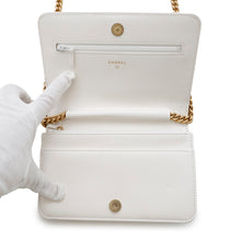 将图像加载到图库查看器中，CHANEL Boy Chanel Round Chain Wallet White Soft Caviar Leather
