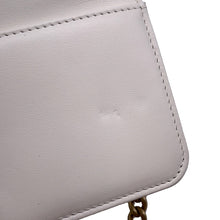 将图像加载到图库查看器中，CHANEL Boy Chanel Round Chain Wallet White Soft Caviar Leather
