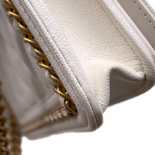 将图像加载到图库查看器中，CHANEL Boy Chanel Round Chain Wallet White Soft Caviar Leather

