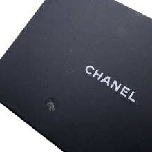 将图像加载到图库查看器中，CHANEL Boy Chanel Round Chain Wallet White Soft Caviar Leather
