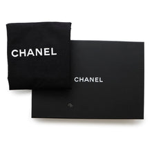 将图像加载到图库查看器中，CHANEL Boy Chanel Round Chain Wallet White Soft Caviar Leather
