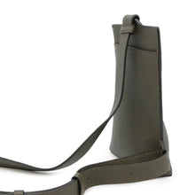 将图像加载到图库查看器中，LOEWE Vertical T-pocket KhakiC500P02X02 Leather
