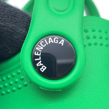 将图像加载到图库查看器中，BALENCIAGA Crocs Phone Holder Green702264 Rubber
