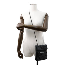 将图像加载到图库查看器中，BALENCIAGA Explorer ShoulderPouch Black532298 Leather
