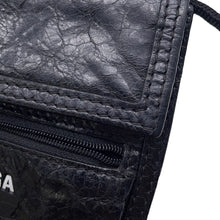 将图像加载到图库查看器中，BALENCIAGA Explorer ShoulderPouch Black532298 Leather
