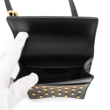 将图像加载到图库查看器中，Gianni Versace Medusa Studded Shoulder Bag Black Leather
