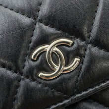 Load image into Gallery viewer, CHANEL Matelasse Pearl Chain Wallet BlackAP1839 Lambskin
