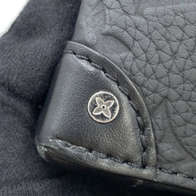 将图像加载到图库查看器中，LOUIS VUITTON Steamer Wearable Wallet NoirM81746 Monogram・Taurillon
