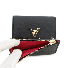 Load image into Gallery viewer, LOUIS VUITTON Portefeuille Capucine NoirM68587 Taurillon
