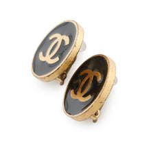 将图像加载到图库查看器中，CHANEL CC Logo Earring Black Metal
