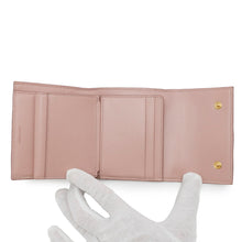 将图像加载到图库查看器中，CELINE Trifold Compact Wallet Light Pink Leather
