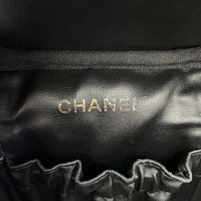 将图像加载到图库查看器中，CHANEL CC Logo Vertical Vanity BlackA01998 Caviar Leather
