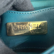 将图像加载到图库查看器中，CHANEL Matelasse Chain Shoulder Bag Green Leather
