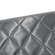 将图像加载到图库查看器中，CHANEL Pushlock ChainShoulder Bag BlackA03570 Lambskin
